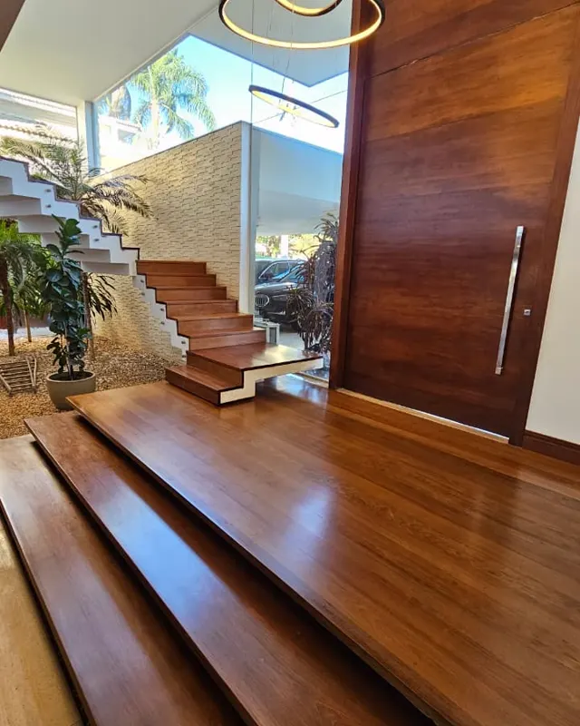 Assoalho e escada de ipê · Bona semibrilho (ref. BS-03)